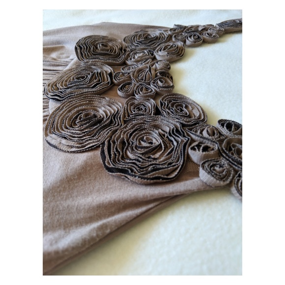 NWT Dress with Rosette Detail/Bubble Hem Sz M - Picture 6 of 8